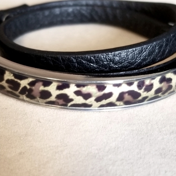 NEW CONDITION LOT OF 2 LEATHER WRAP BRACELETS - Picture 2 of 8